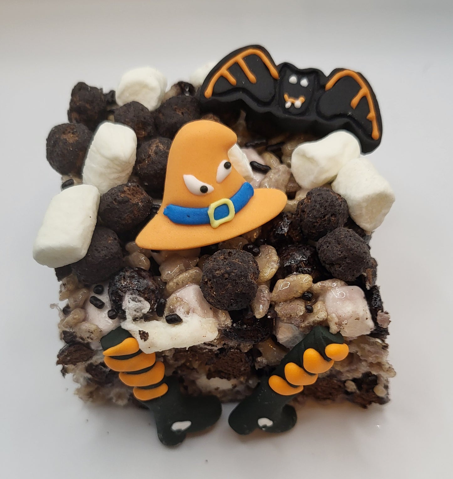 Halloween Cookies and Cream Crispies