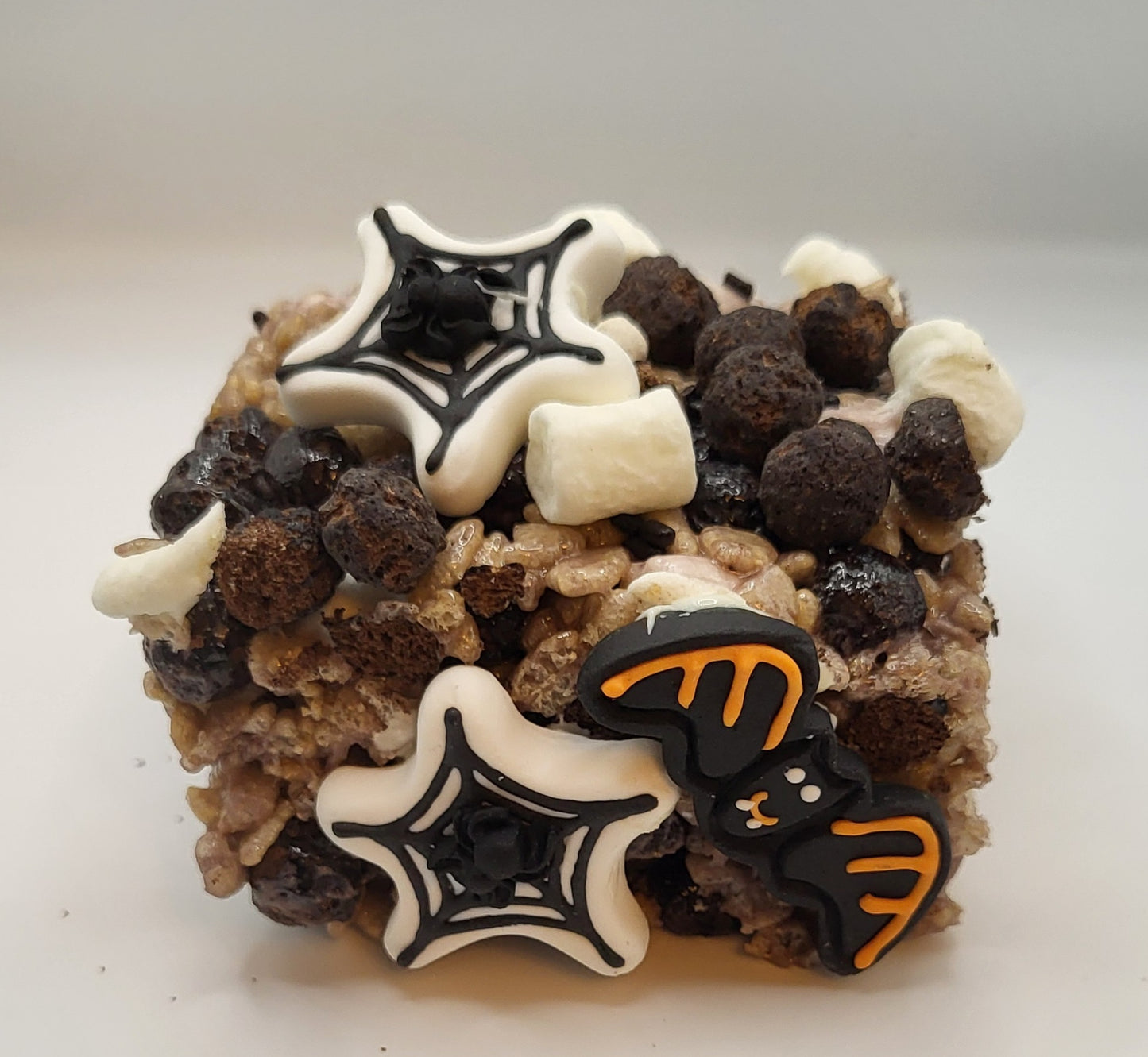 Halloween Cookies and Cream Crispies